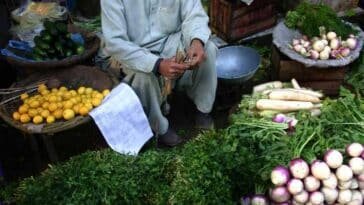 Government launches Ehsaas Street Hawker initiative - Mazdoor ka Ehsaas program