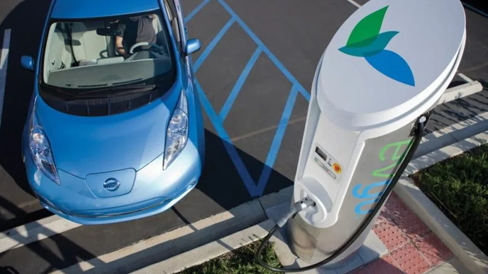 First Fast-Charging Machine For Electric Vehicles Installed In Pakistan