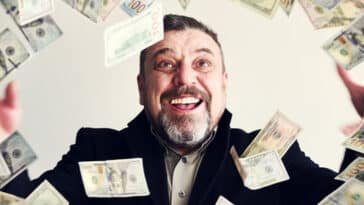 man gets paid 286 times his salary