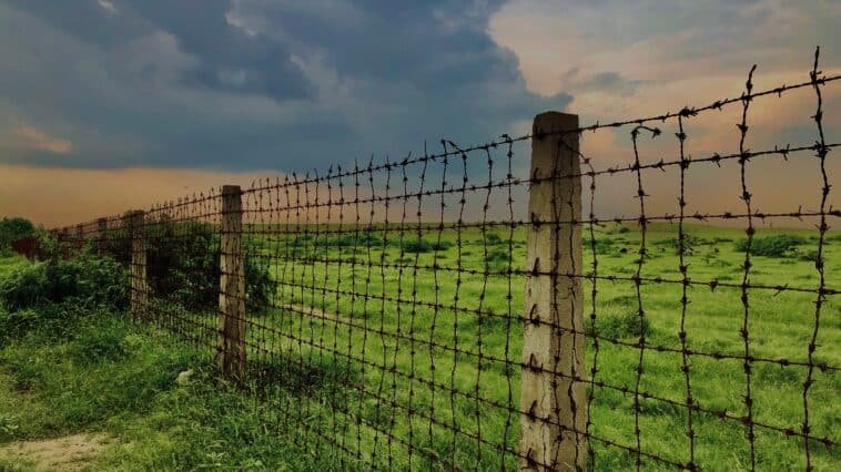 PAkistan, Hindustan aur Lakeer