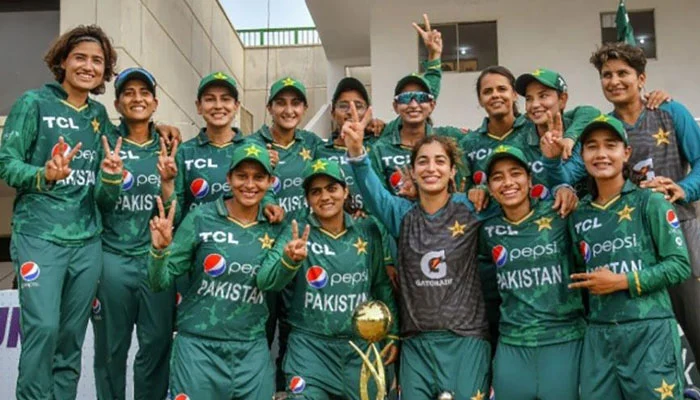 Pakistan’s Women Cricket Team Shoulder To Shoulder With Their Male Counterparts