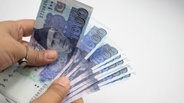 pakistani risk of defaulting on its debt