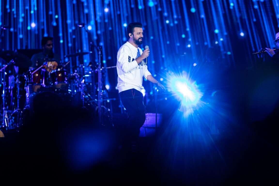 Atif Aslam’s ‘Sayonee’ Rendition Wows Fans in Houston Neemopani