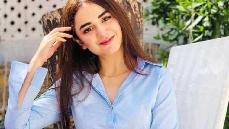 watch as 'Sinf-e-Aahan' Star Yumna Zaidi Trips at a shoot but stays unhurt