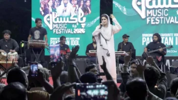 Humaira Channa Ghulam Abbas Win Music Lovers' Hearts