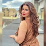 Be Unapologetically Yourself: Hareem Farooq Challenges Beauty Norms