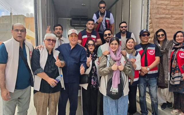 Pakistani Stars Visit Palestinian Children, Deliver 500 Food Parcels